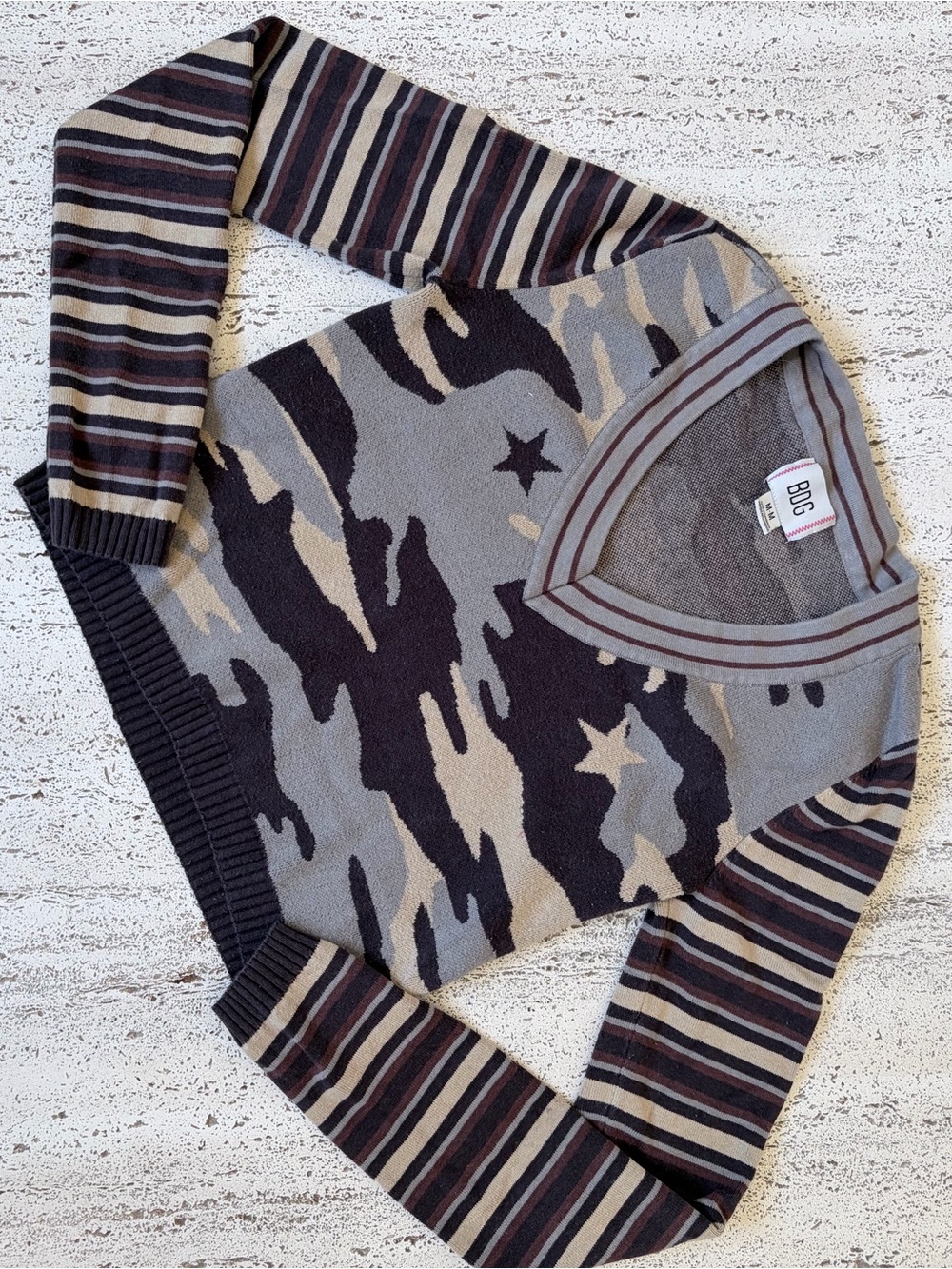 BDG Women’s Camouflage Star V-Neck Sweater - Urban Outfitters